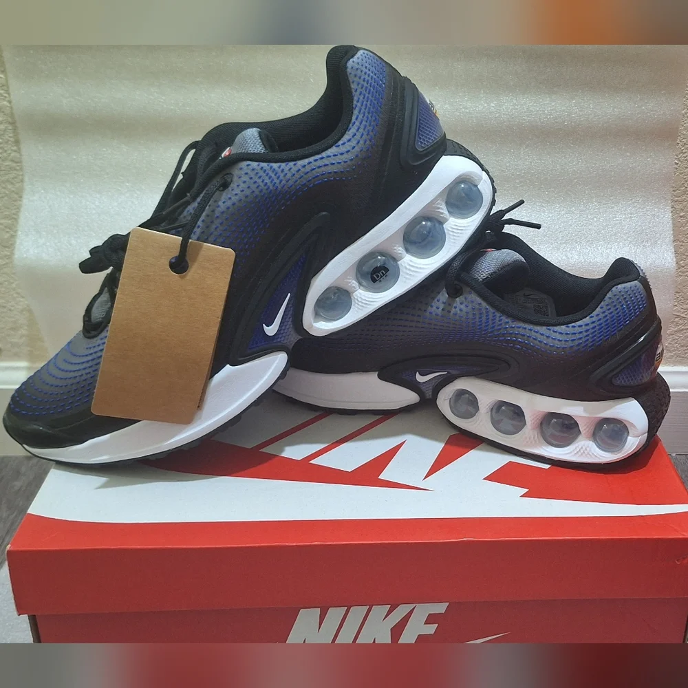 Nike Air Max DN Sneakers - Picture 2 of 6